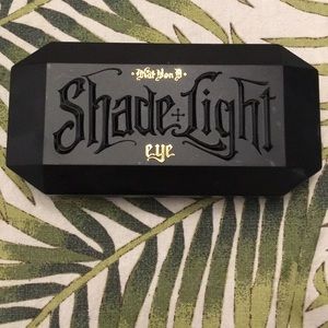 Kay Von D Shade + Light eye